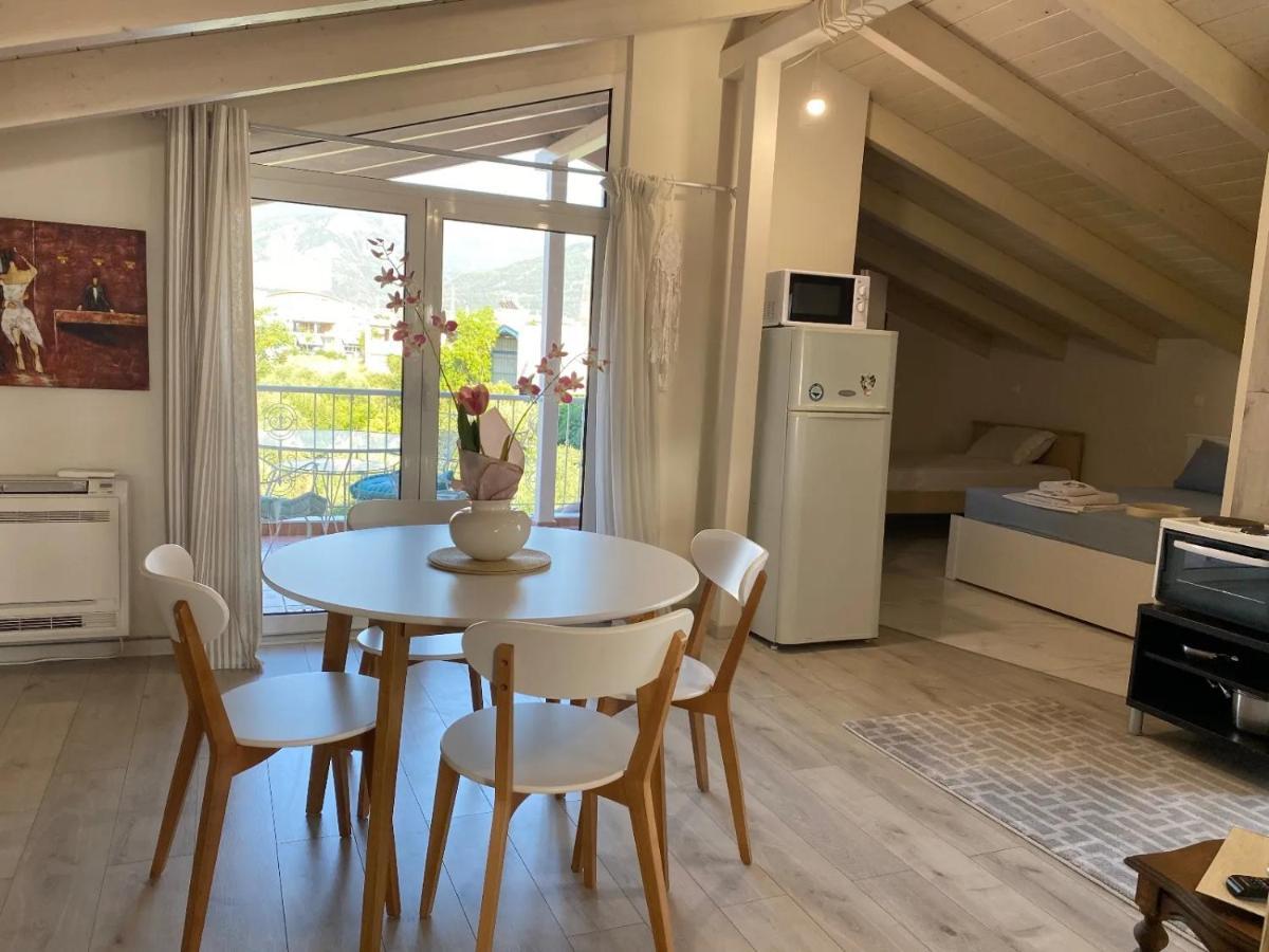 Sunny Apartment With Mountain View Patras Extérieur photo