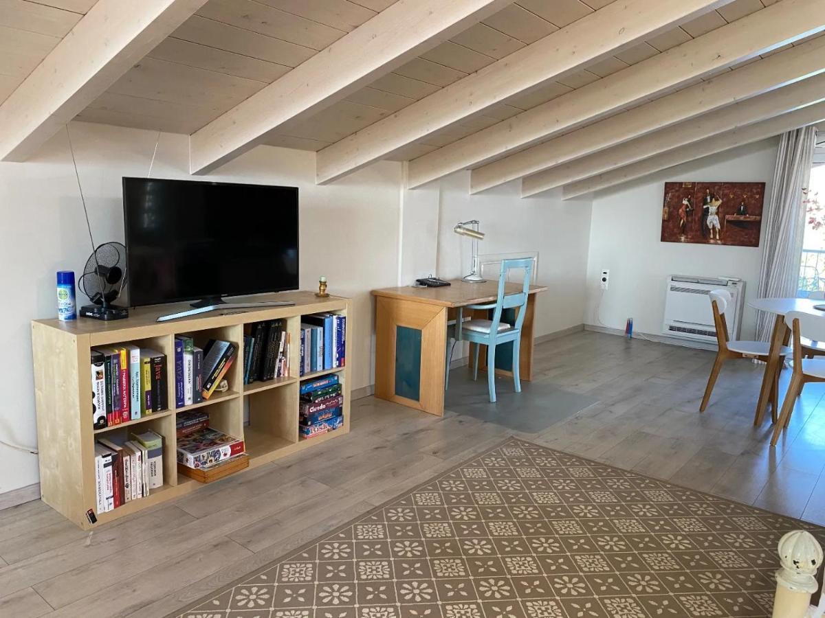 Sunny Apartment With Mountain View Patras Extérieur photo